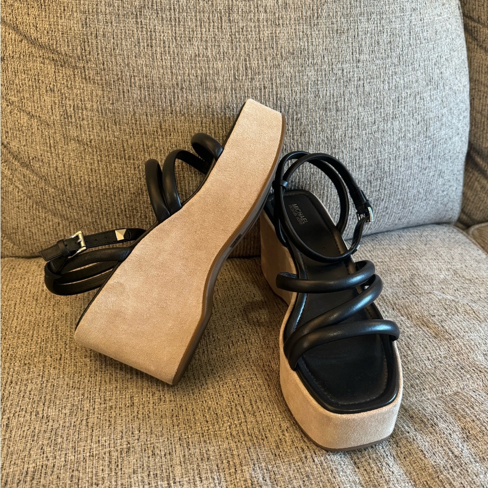 Michael Kors ✨ Chic platform sandals